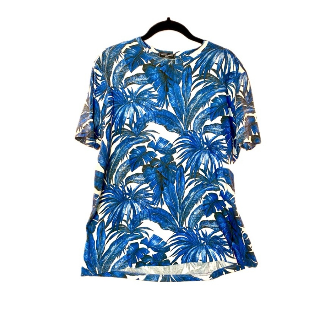 Saks Fifth Avenue Modern Cut Blue and White Tropical Print Short Sleeve T-shirt